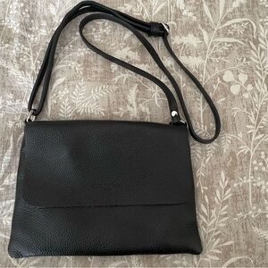 Pelleteria Venezia Black Pebbled Crossbody Bag - Made in Italy